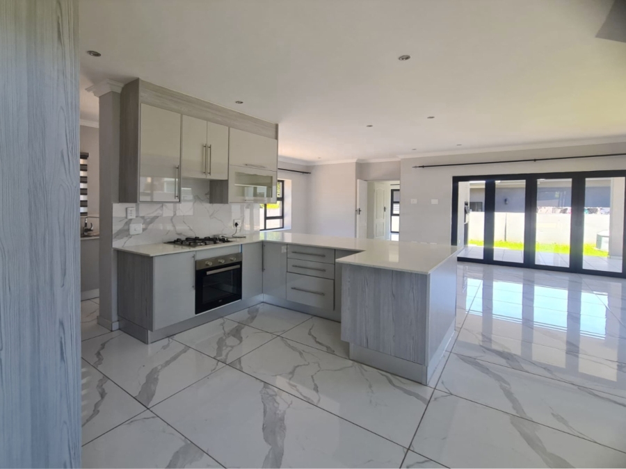 To Let 4 Bedroom Property for Rent in Melodie North West